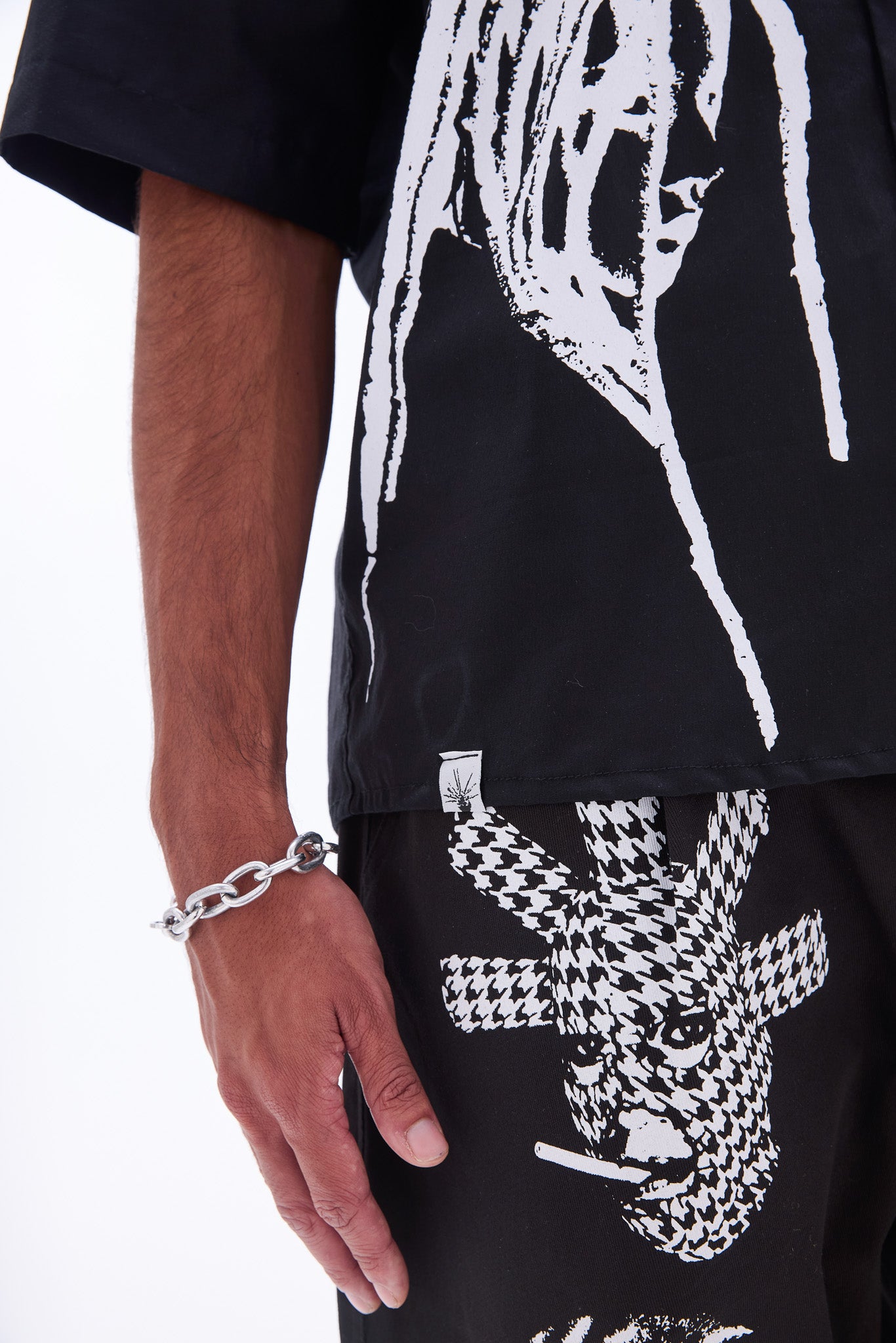 Camisa Social Manga Curta Preta Retratos