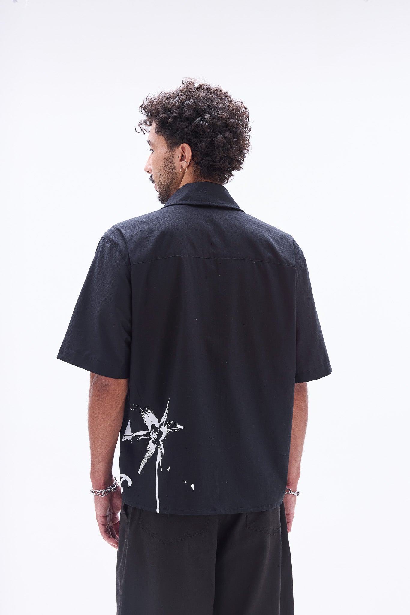 Camisa Social Manga Curta Preta Retratos